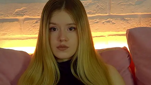 Snapshot of MilanaBalmain chatting on 1, 12, 2025 MilanaBalmain online show from 1, 12, 2025