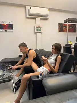 Snapshot of dreamgirls100 chatting on 31, 12, 2024 dreamgirls100 online show from 31, 12, 2024