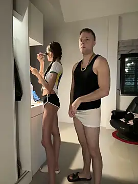 Snapshot of dreamgirls100 chatting on 5, 1, 2025 dreamgirls100 online show from 5, 1, 2025