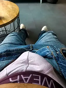 Snapshot of cricrimsBarcelona chatting on 4, 12, 2025 cricrimsBarcelona online show from 4, 12, 2025