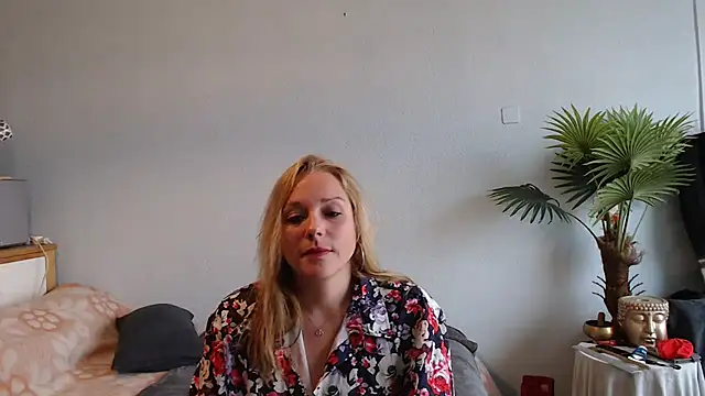 Snapshot of Doucelouve9 chatting on 21, 2, 2025 Doucelouve9 online show from 21, 2, 2025