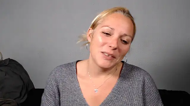 Snapshot of Doucelouve9 chatting on 22, 11, 2025 Doucelouve9 online show from 22, 11, 2025