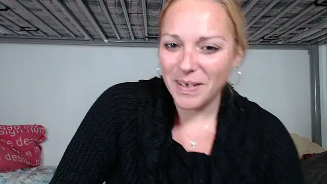 Snapshot of Doucelouve9 chatting on 5, 1, 2026 Doucelouve9 online show from 5, 1, 2026