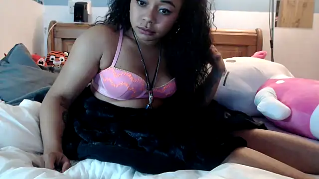 Snapshot of ChloeRebel chatting on 2, 1, 2025 ChloeRebel online show from 2, 1, 2025