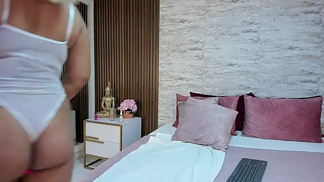 MadisonHunter2024 online show from 22, 1, 2025