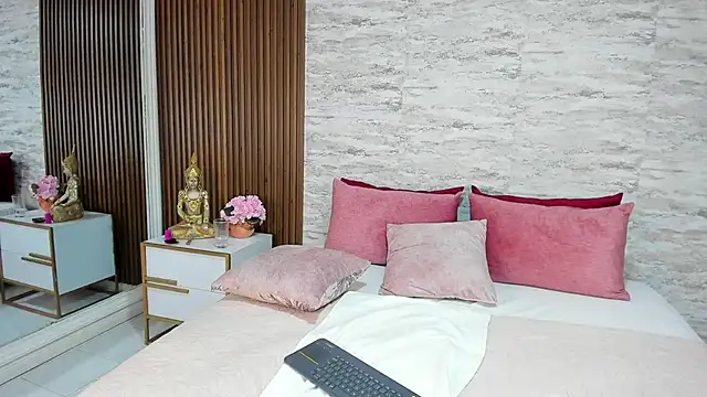 MadisonHunter2024 online show from 30, 1, 2025