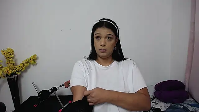 Nicol Love0 online show from 26, 9, 2025