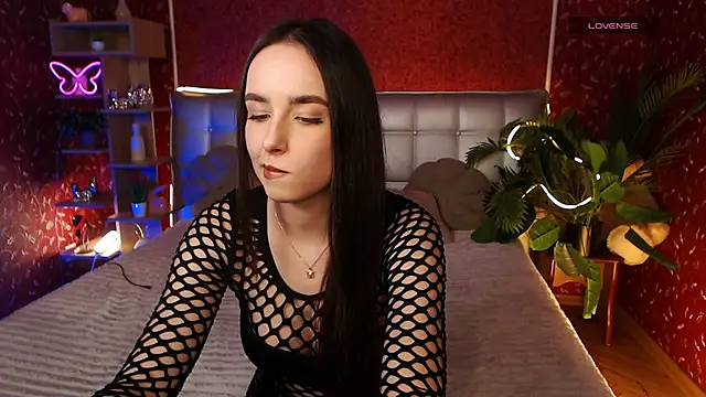 AuroraAksnesss online show from 1, 2, 2025