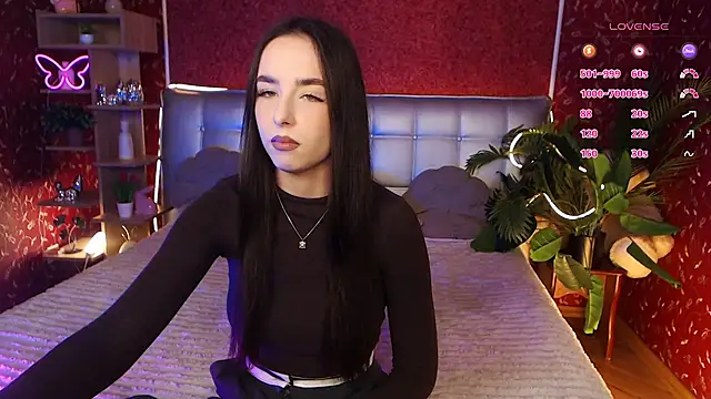 AuroraAksnesss online show from 2, 2, 2025