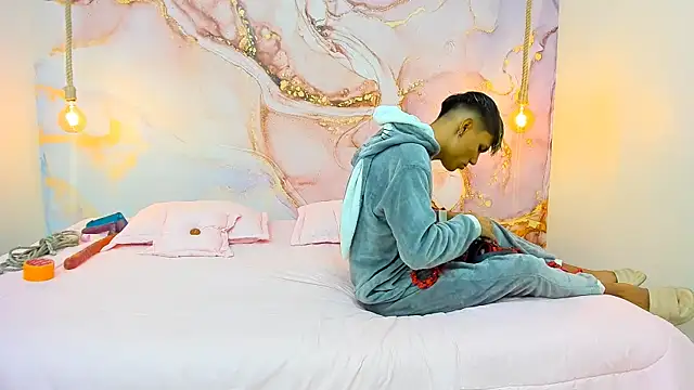 Snapshot of StrawwBoys chatting on 27, 12, 2024 StrawwBoys online show from 27, 12, 2024