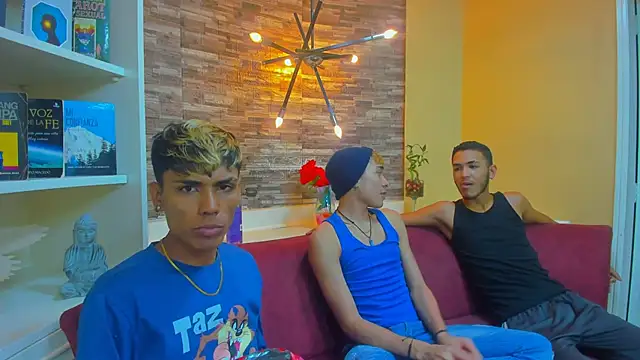 Snapshot of StrawwBoys chatting on 17, 1, 2025 StrawwBoys online show from 17, 1, 2025