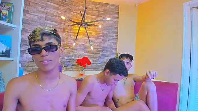 Snapshot of StrawwBoys chatting on 20, 1, 2025 StrawwBoys online show from 20, 1, 2025