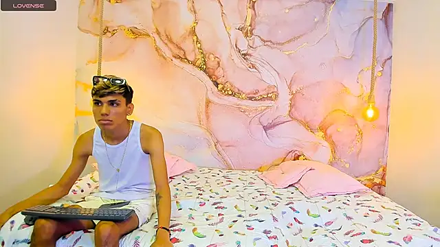 Snapshot of StrawwBoys chatting on 21, 1, 2025 StrawwBoys online show from 21, 1, 2025