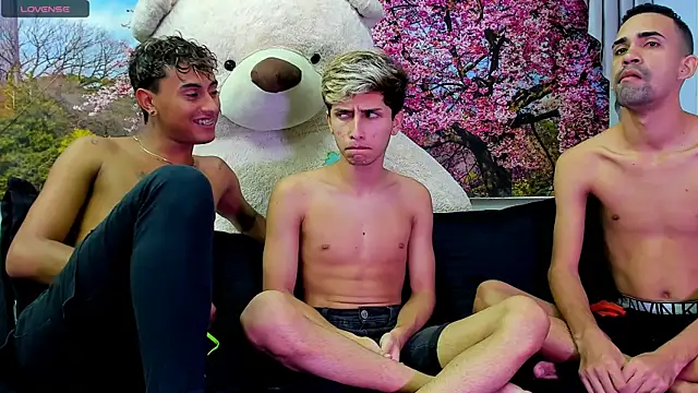 Snapshot of StrawwBoys chatting on 21, 3, 2025 StrawwBoys online show from 21, 3, 2025