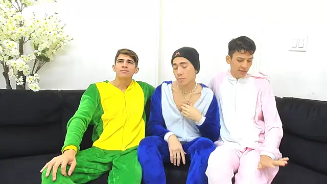 Snapshot of StrawwBoys chatting on 18, 9, 2025 StrawwBoys online show from 18, 9, 2025