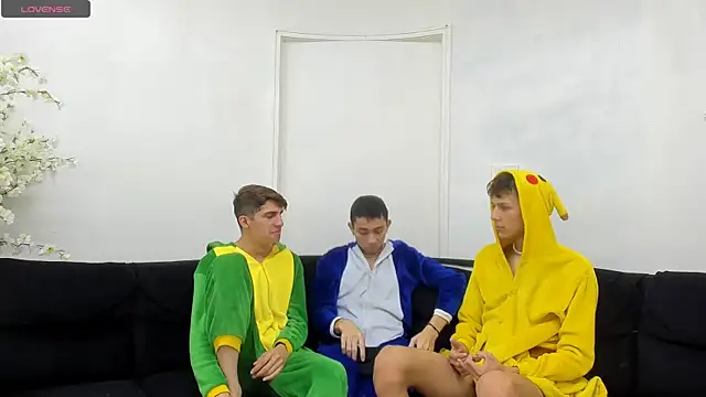 Snapshot of StrawwBoys chatting on 20, 9, 2025 StrawwBoys online show from 20, 9, 2025