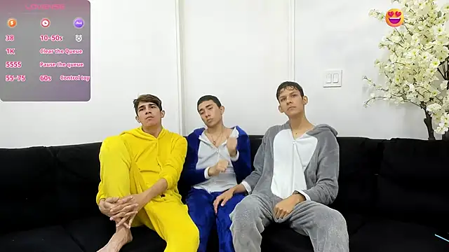 Snapshot of StrawwBoys chatting on 7, 10, 2025 StrawwBoys online show from 7, 10, 2025