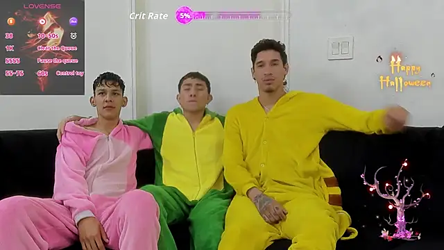 Snapshot of StrawwBoys chatting on 2, 11, 2025 StrawwBoys online show from 2, 11, 2025