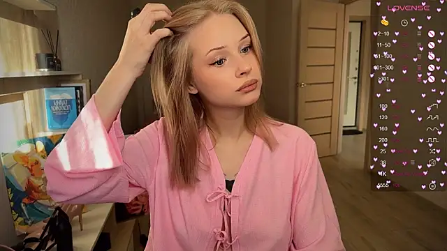 Snapshot of lisa_barbie chatting on 18, 10, 2025 lisa barbie online show from 18, 10, 2025