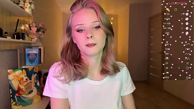 Snapshot of lisa_barbie chatting on 4, 12, 2025 lisa barbie online show from 4, 12, 2025