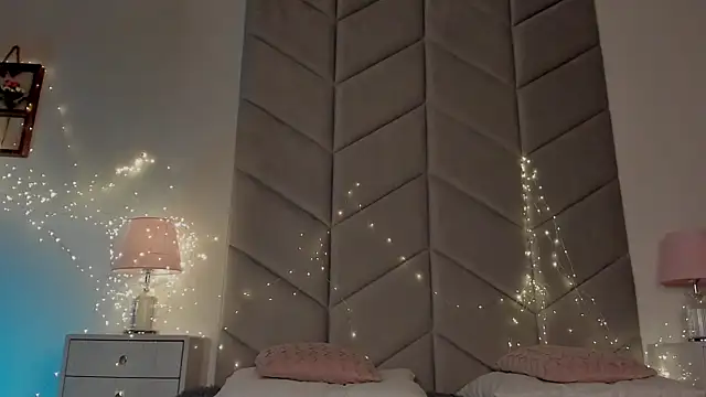 Jessie Roy online show from 5, 2, 2025