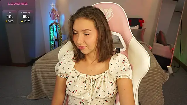 Snapshot of LinaSiren chatting on 20, 12, 2024 LinaSiren online show from 20, 12, 2024