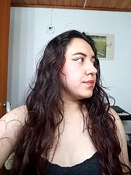 Emi chik online show from 11, 9, 2025