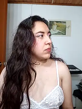 Emi chik online show from 13, 9, 2025