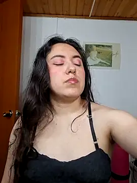 Snapshot of Emi_chik chatting on 29, 4, 2026 Emi chik online show from 29, 4, 2026
