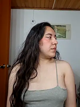 Snapshot of Emi_chik chatting on 9, 5, 2026 Emi chik online show from 9, 5, 2026