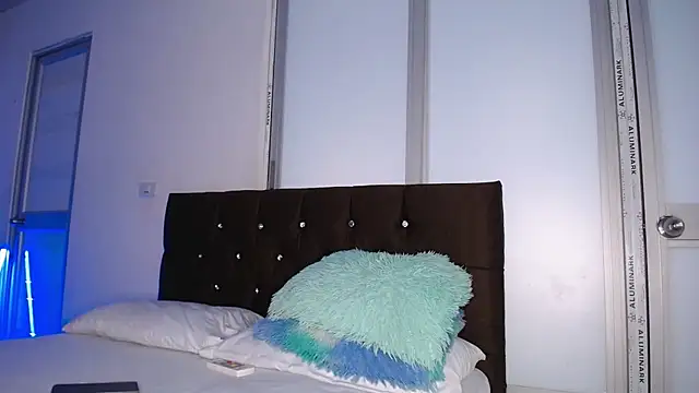 Sweet hot mia online show from 7, 4, 2026