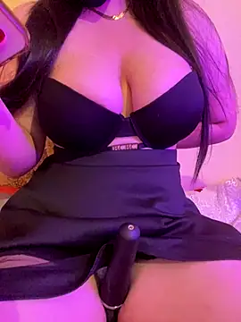 Snapshot of Cameelia chatting on 5, 11, 2025 Cameelia online show from 5, 11, 2025