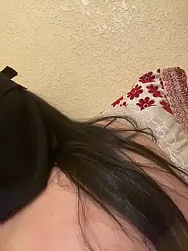 Snapshot of Cameelia chatting on 23, 11, 2025 Cameelia online show from 23, 11, 2025