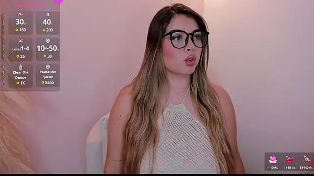 Snapshot of thaliafox_ chatting on 9, 1, 2025 thaliafox online show from 9, 1, 2025