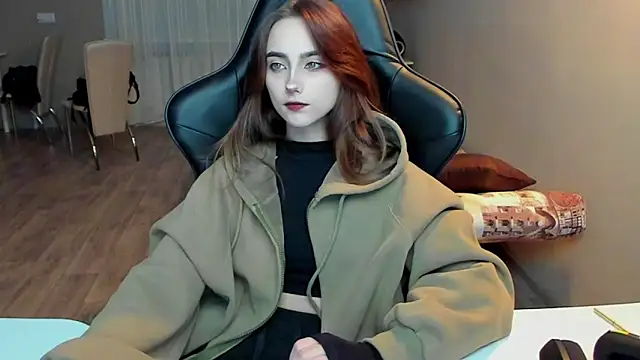 Snapshot of SilverDream chatting on 4, 2, 2025 SilverDream online show from 4, 2, 2025