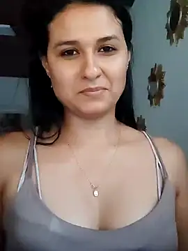 Snapshot of elena_jonees chatting on 7, 2, 2025 elena jonees online show from 7, 2, 2025
