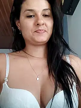 Snapshot of elena_jonees chatting on 3, 3, 2025 elena jonees online show from 3, 3, 2025
