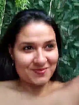 Snapshot of elena_jonees chatting on 3, 10, 2025 elena jonees online show from 3, 10, 2025