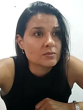 Snapshot of elena_jonees chatting on 9, 10, 2025 elena jonees online show from 9, 10, 2025