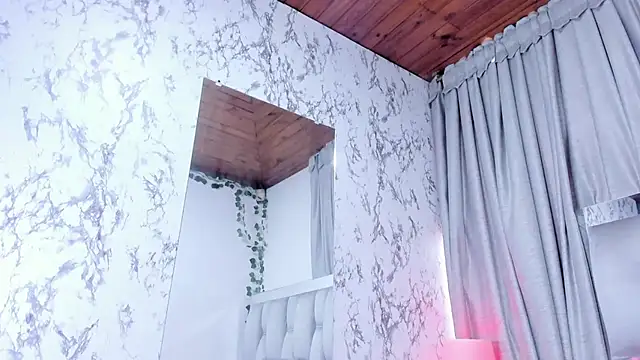 dafne queenn online show from 24, 9, 2025