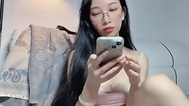 Snapshot of Lili-2 chatting on 11, 5, 2026 Lili-2 online show from 11, 5, 2026