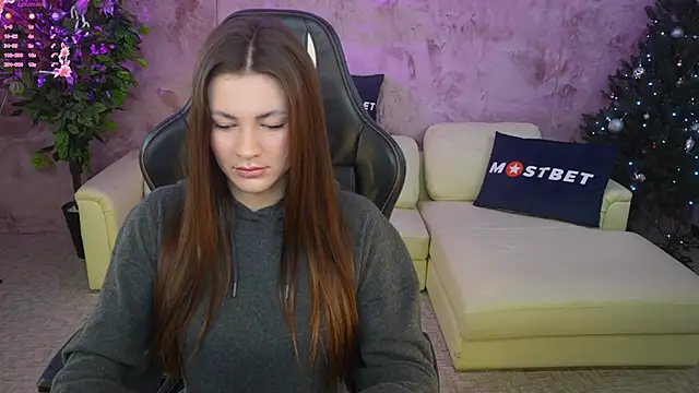 Julia  Star  online show from 4, 1, 2025