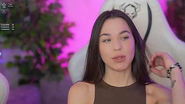 Julia  Star  online show from 15, 2, 2025