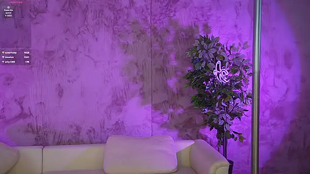 Julia  Star  online show from 25, 2, 2025