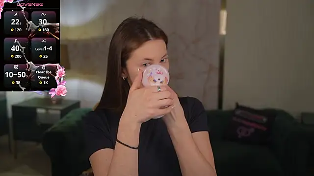 Julia  Star  online show from 25, 3, 2026