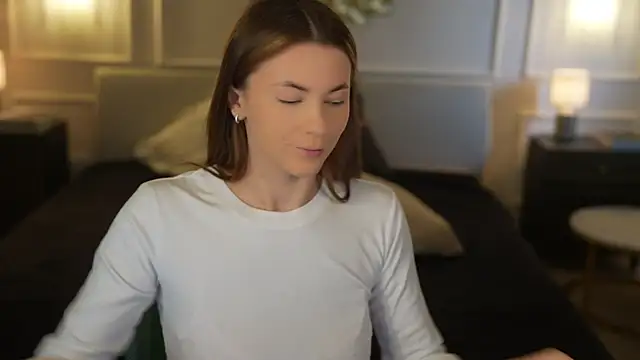 Julia  Star  online show from 11, 4, 2026