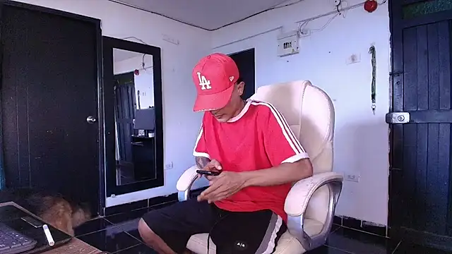 Snapshot of Edward_Milleer chatting on 21, 12, 2025 Edward Milleer online show from 21, 12, 2025