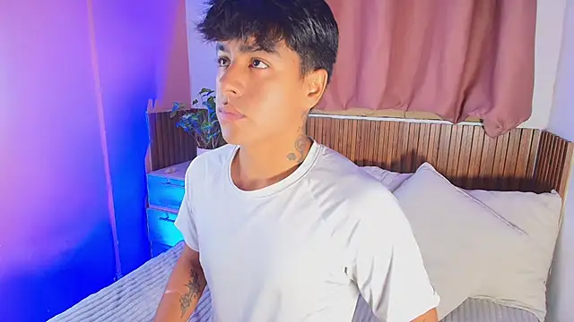 kiing azahell online show from 18, 4, 2026