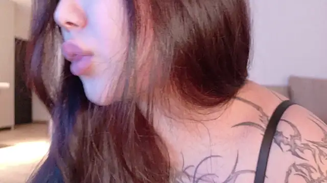 Yuriko May online show from 14, 11, 2025