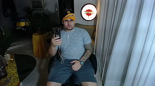 Snapshot of pitbullveryhot chatting on 10, 2, 2025 pitbullveryhot online show from 10, 2, 2025